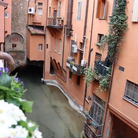 Little Apartment Over The Canal โบโลญญา ภายนอก รูปภาพ